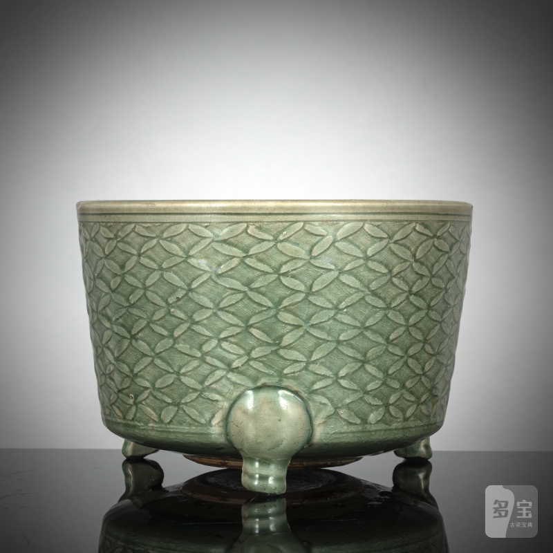 An incense burner with cash pattern and celadon glaze